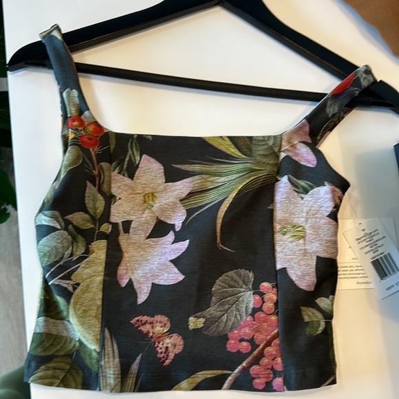 NWT SOLD OUT Beyond SoftMark Impress Cropped Tank in Botanical Garden. - Picture 7 of 8